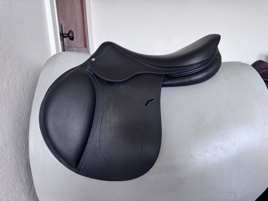 NEW 18.5” Antares Contact Saddle - 2023 - Black - Buffalo - Never Ridden In!