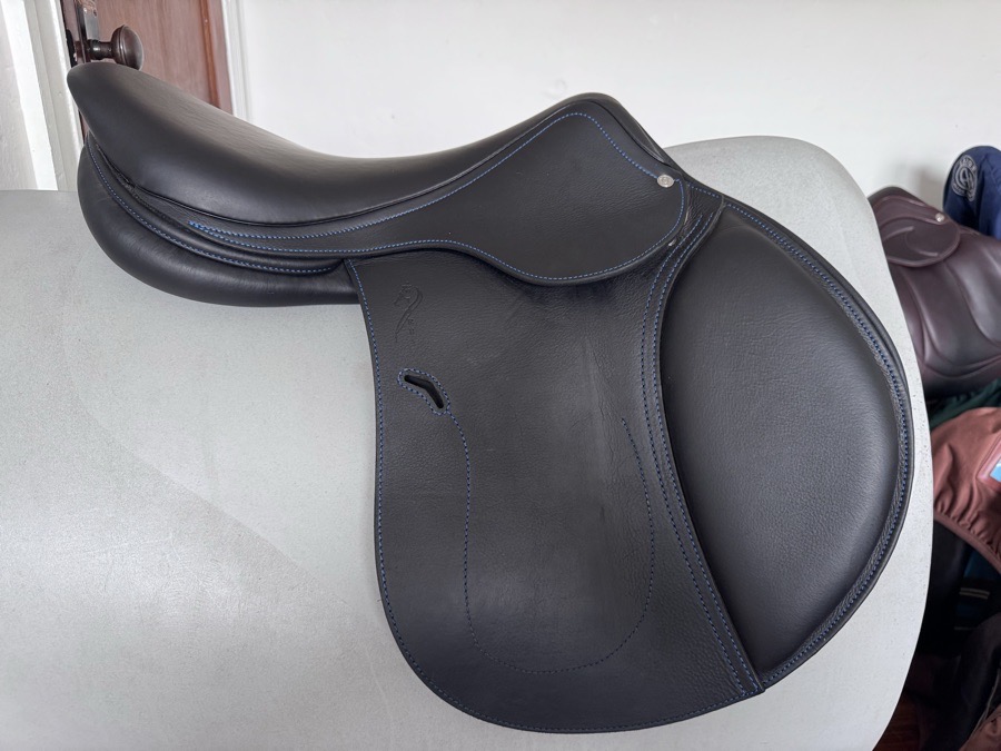 NEW 18.5” Antares Contact Saddle - 2023 - Black - Buffalo - Never Ridden In!
