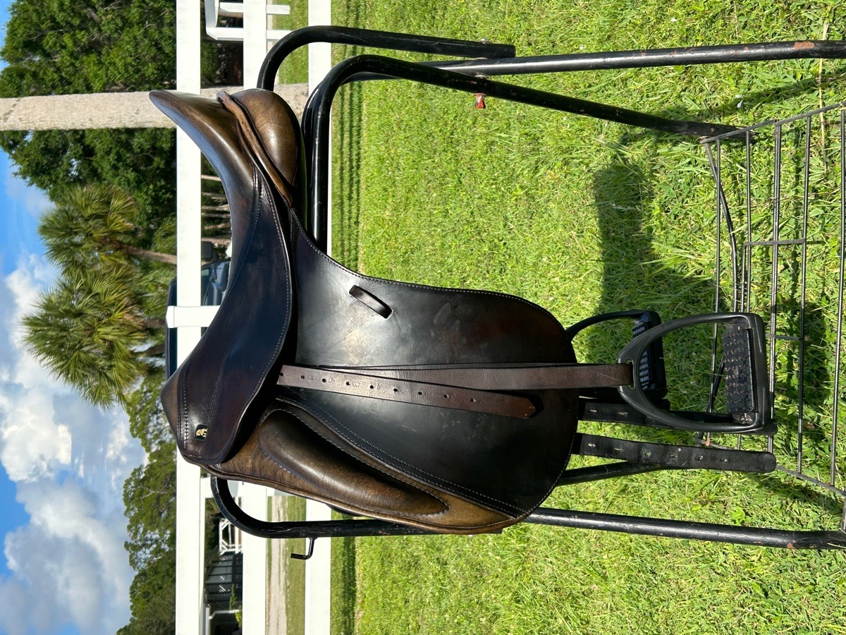 17” 1/2  Marvas Krehan monoflap dressage saddle
