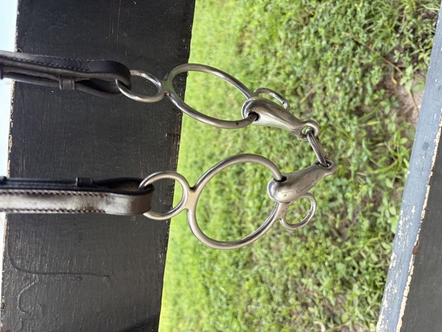 DOVER SADDLERY Figure 8 Bridle