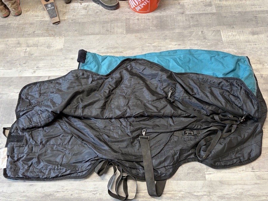 KESINGTON Lightweight turnout 80 Gm blanket