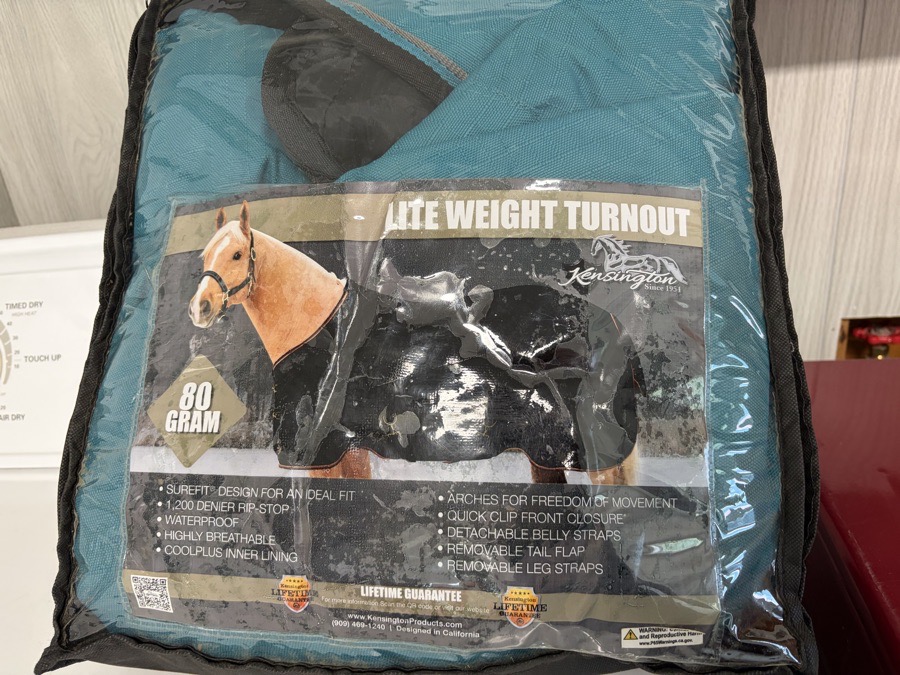 KESINGTON Lightweight turnout 80 Gm blanket