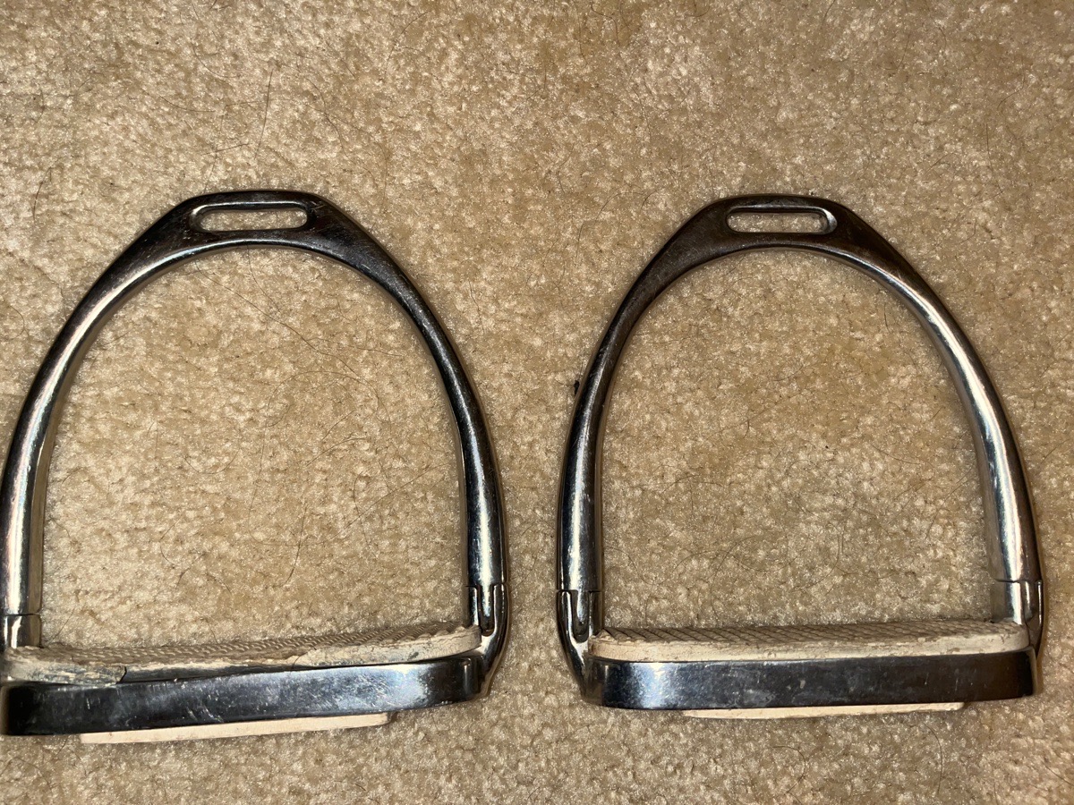 Compivitor stirrups