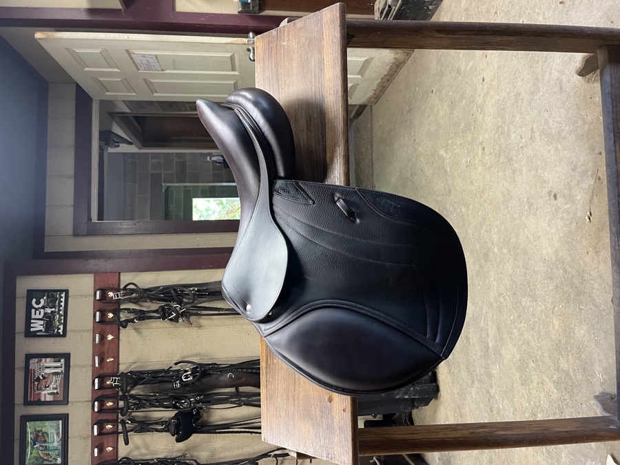 CWD jump saddle 17 seat size 3,100$ or best offer