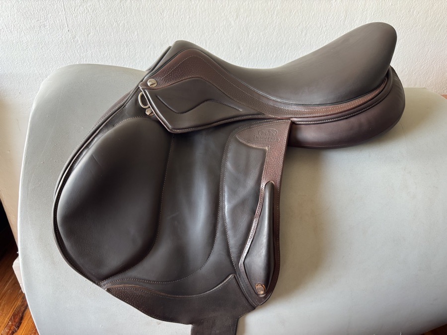 17.5” 2016 Devoucoux Chiberta Lab Monoflap Saddle - 2AA - Full Buffalo
