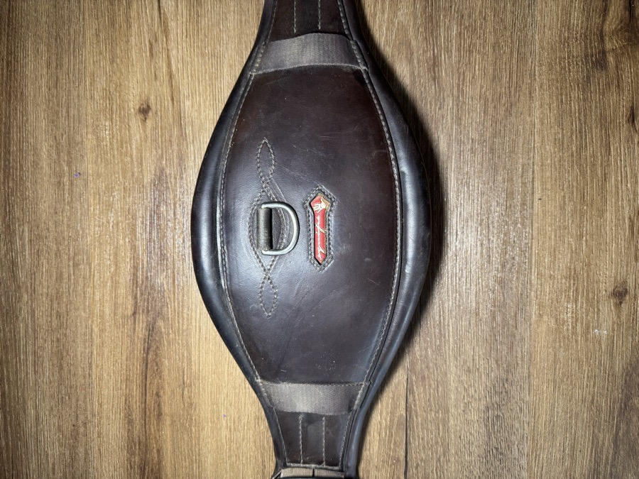 Equipe Anatomical Dressage Girth. Size 26/65