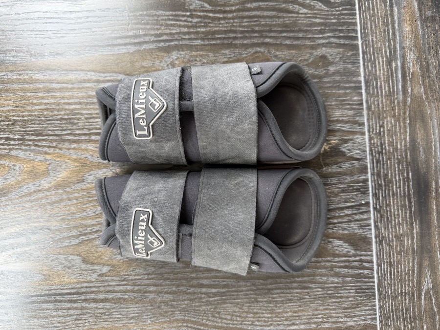 LeMieux brushing boot