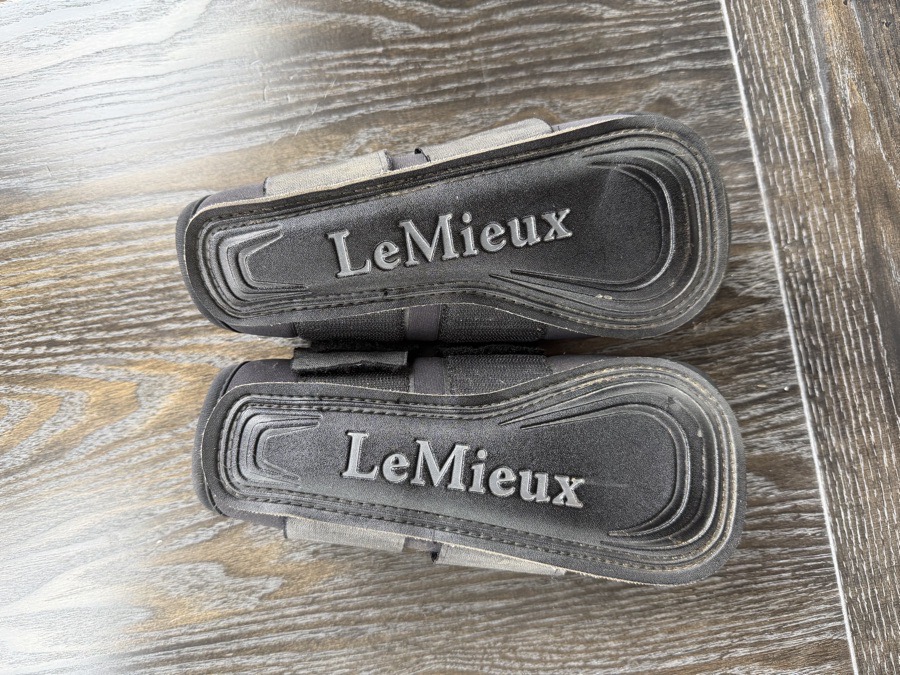 LeMieux brushing boot