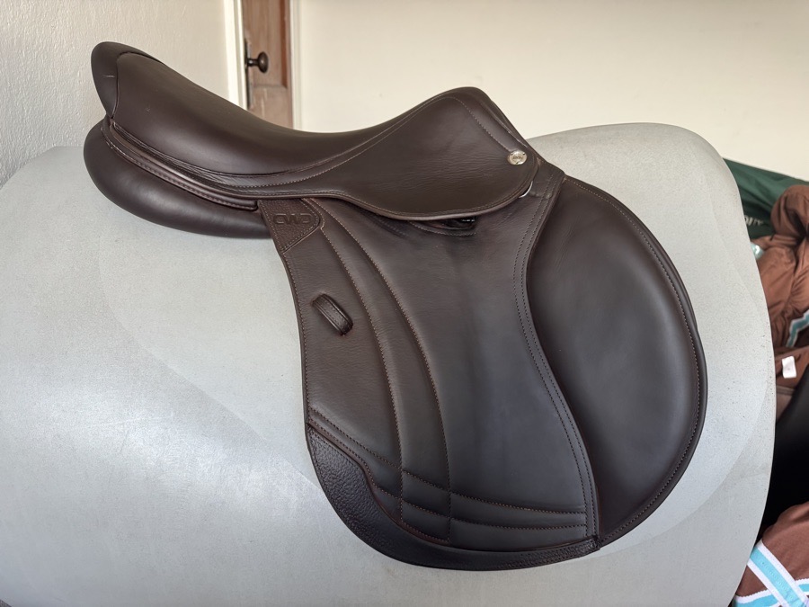 17.5” 2024 CWD SE38 Hunter Mademoiselle 2Gs Saddle - 3CH - Full Buffalo