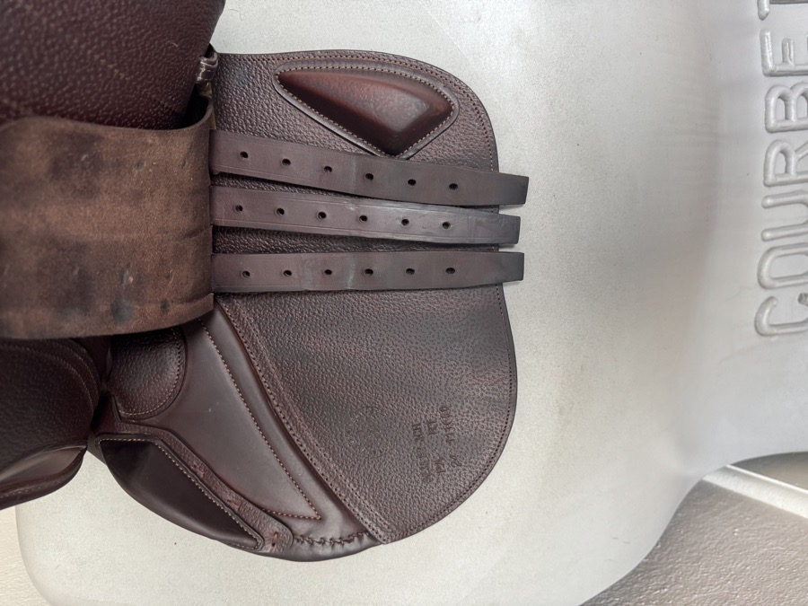 17.5” 2024 CWD SE38 Hunter Mademoiselle 2Gs Saddle - 3CH - Full Buffalo