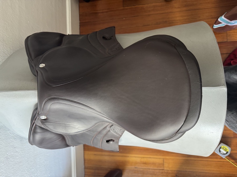 17.5” 2024 CWD SE38 Hunter Mademoiselle 2Gs Saddle - 3CH - Full Buffalo