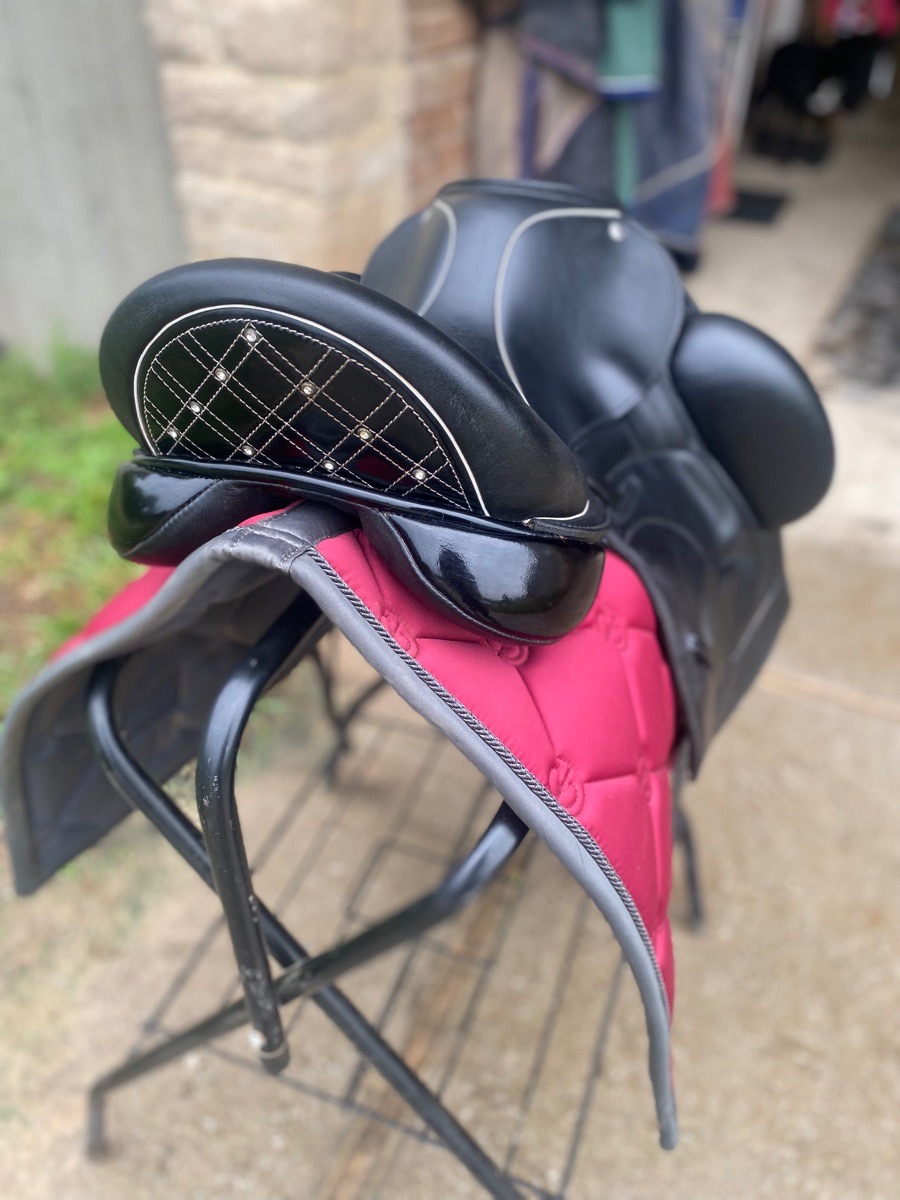 Custom Saddlery Icon Star 18”