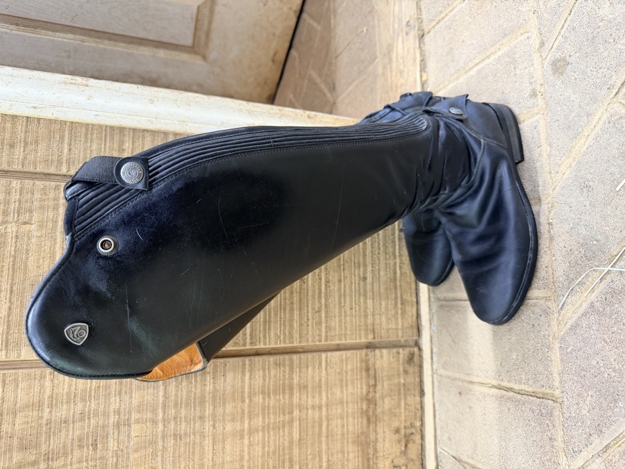 BOOTS