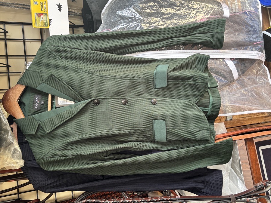 ANADEMI Show Outfit