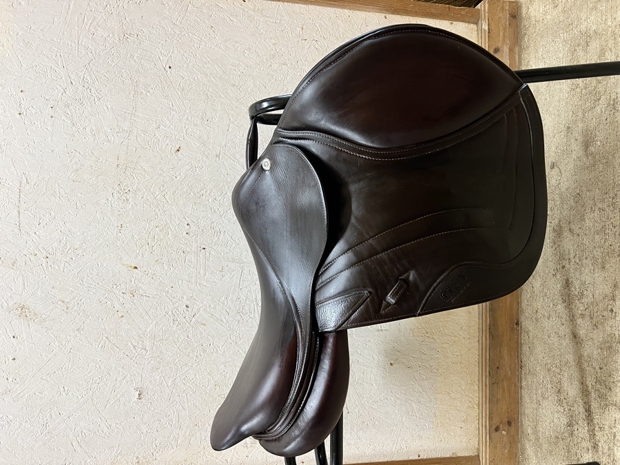 CWD SE02 Saddle – 17” 2L Flap – Full Calfskin