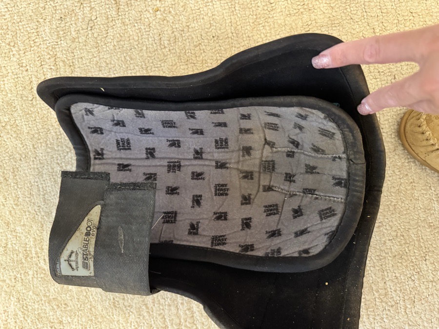 VEREDUS Magnetik Stable Boots - Front