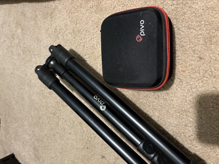 PIVO with tripod