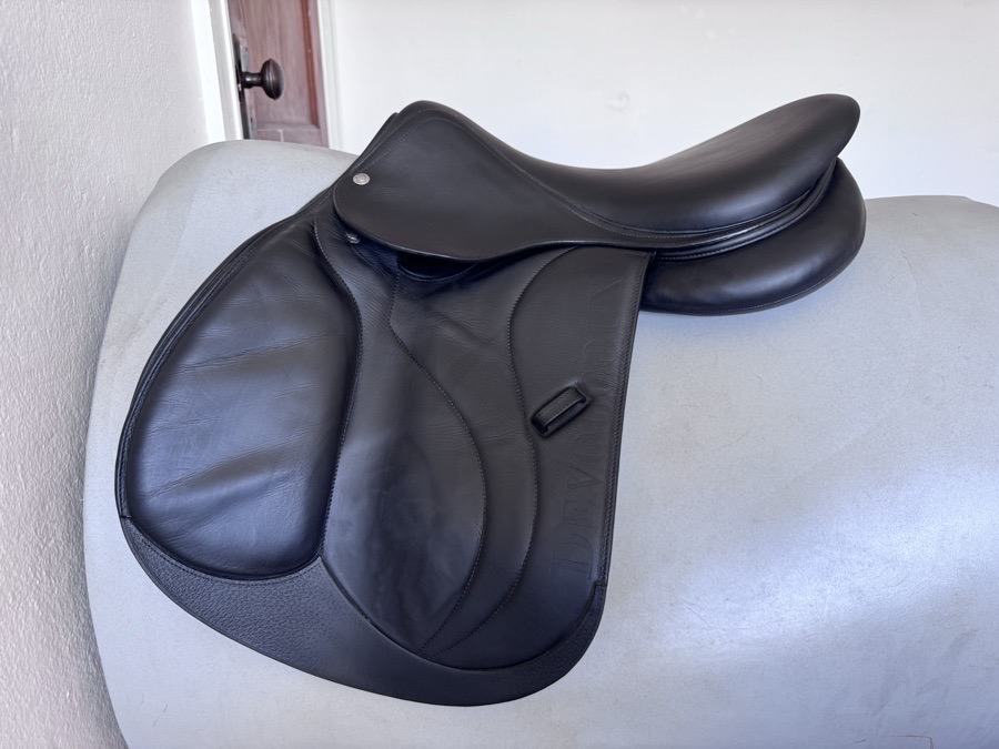 17.5” 2021 BLACK Devoucoux Biarritz S Saddle - 3AB - Full Buffalo