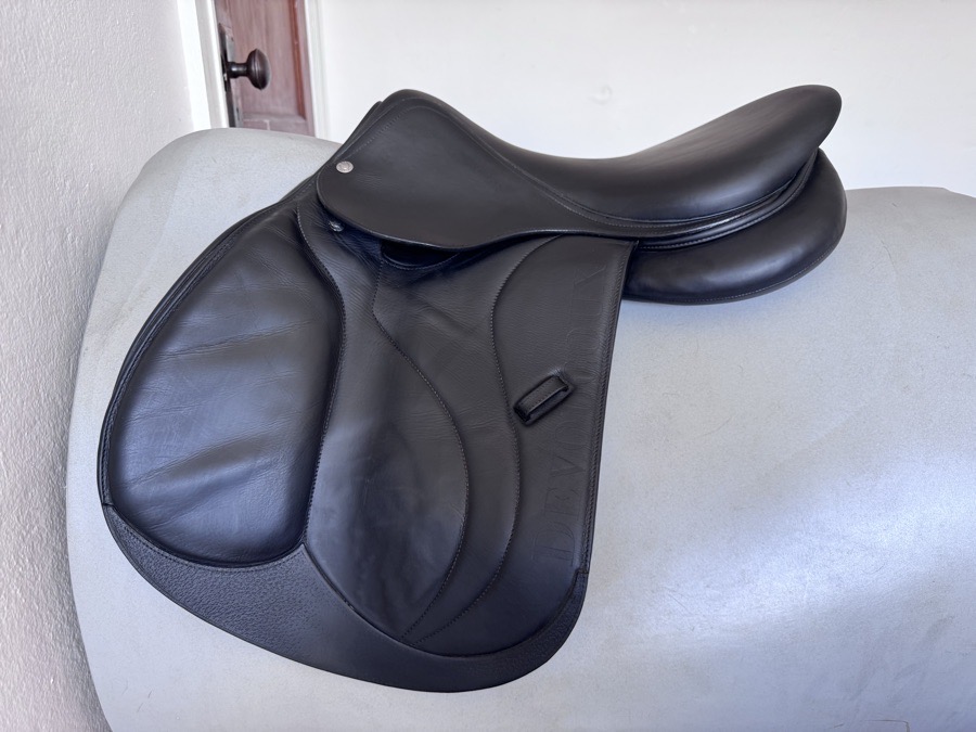 17.5” 2021 BLACK Devoucoux Biarritz S Saddle - 3AB - Full Buffalo