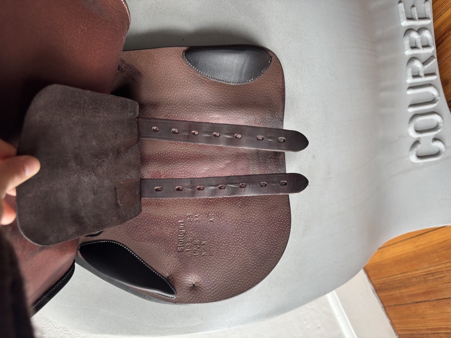 17.5” 2023 Voltaire Stuttgart Saddle - 3AA - Grain / Buffalo - MINT