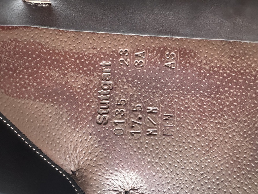 17.5” 2023 Voltaire Stuttgart Saddle - 3AA - Grain / Buffalo - MINT