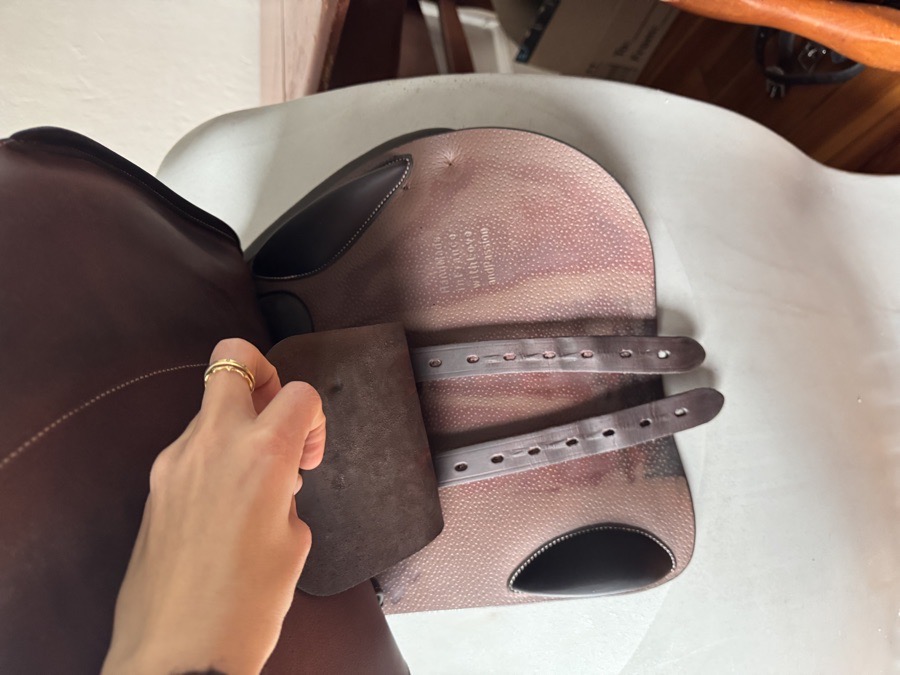 17.5” 2023 Voltaire Stuttgart Saddle - 3AA - Grain / Buffalo - MINT
