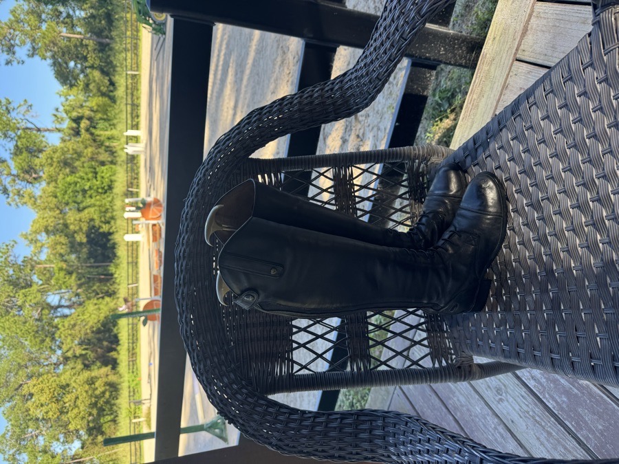 ARIAT Contour field boots with new boot bag
