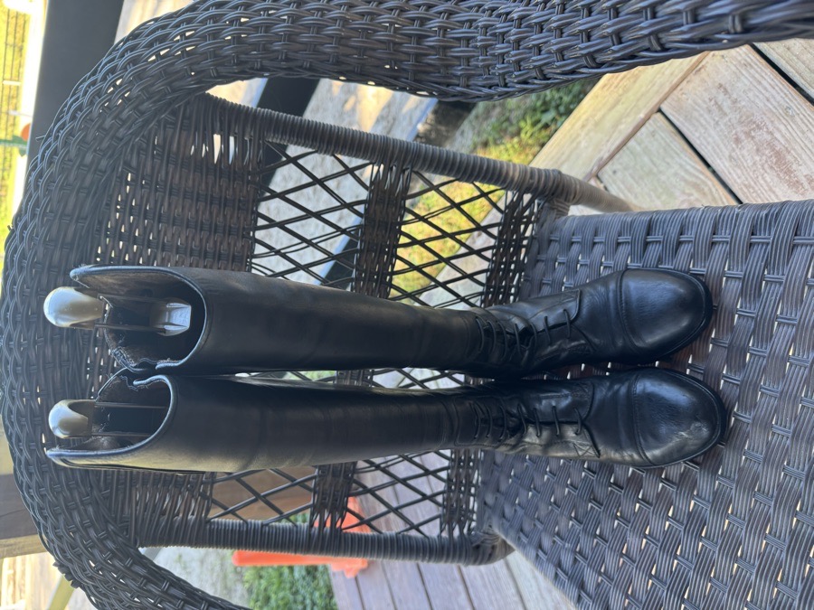 ARIAT Contour field boots with new boot bag