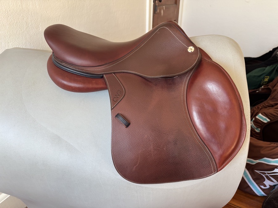 17” CWD SE03 PRO Saddle - 2024 - 1L - Grained Buffalo - NEW