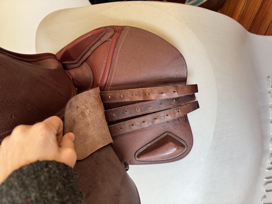 17” CWD SE03 PRO Saddle - 2024 - 1L - Grained Buffalo - NEW