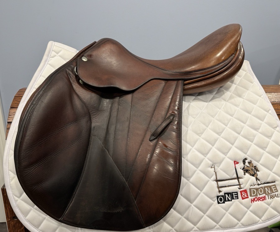 BUTET | english saddle 17" 2.25 | 4.25" Tree Size