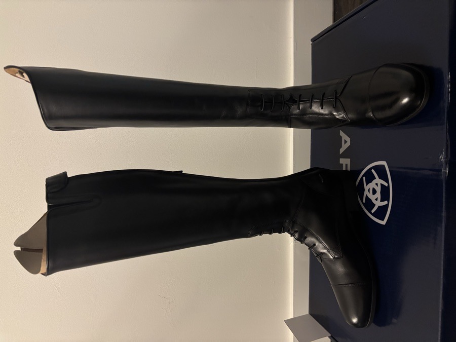ARIAT Boots 10