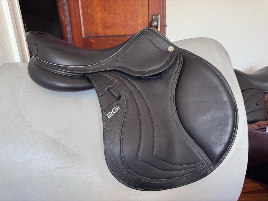 17.5” 2021 CWD SE31 Mademoiselle 2Gs Saddle - 3C - BLACK - Full Buffalo