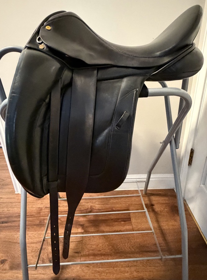 Black Country Vinici Dressage Saddle 17.5 W
