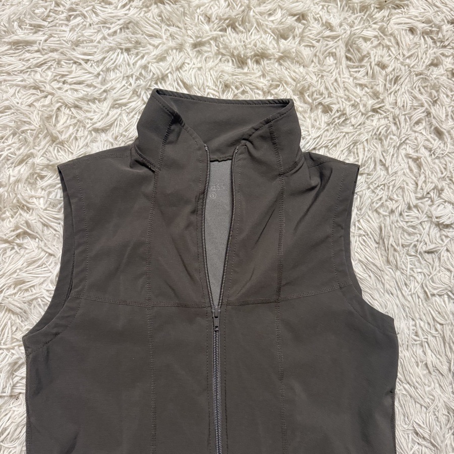 Women’s Small Grey/Green Grass Lightweight Horseback Riding Vest. Good Condition