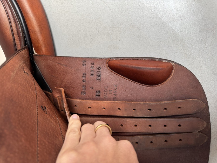 18” Butet Premium Saddle - P Flat Seat - 2.5 Flaps