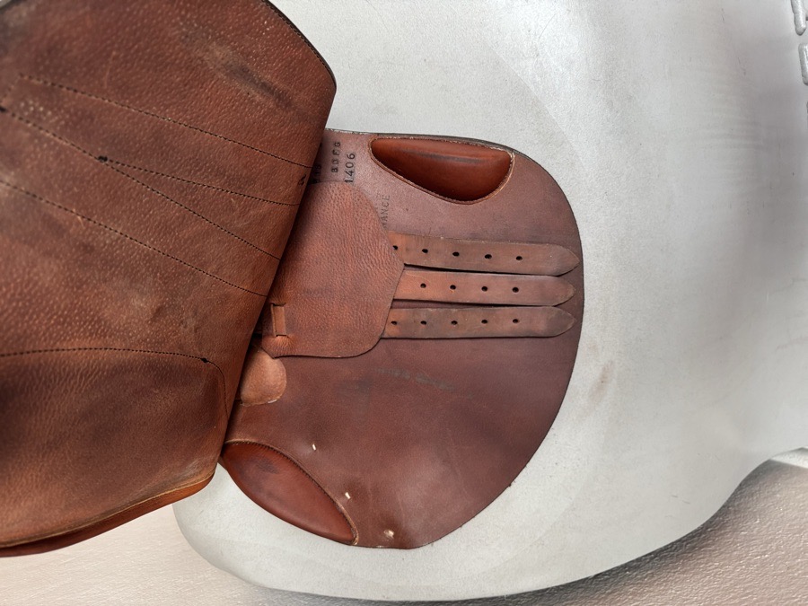 18” Butet Premium Saddle - P Flat Seat - 2.5 Flaps