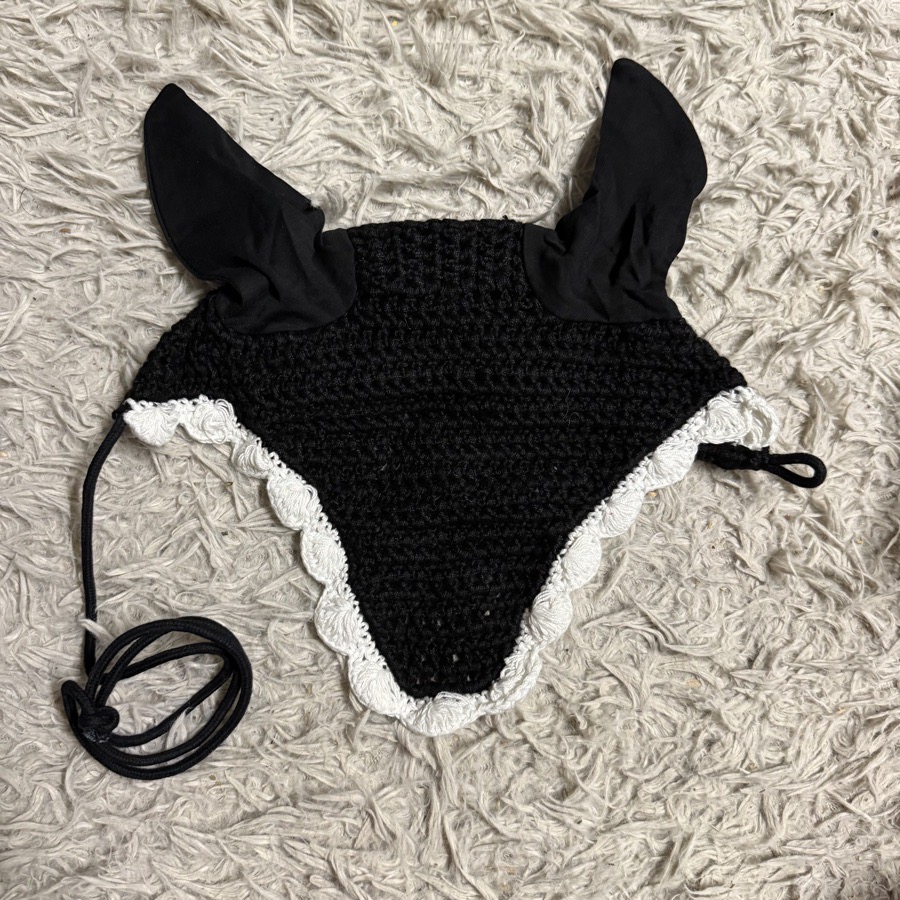 New Black/White Smartpak Horseback Riding Crochet Bonnet