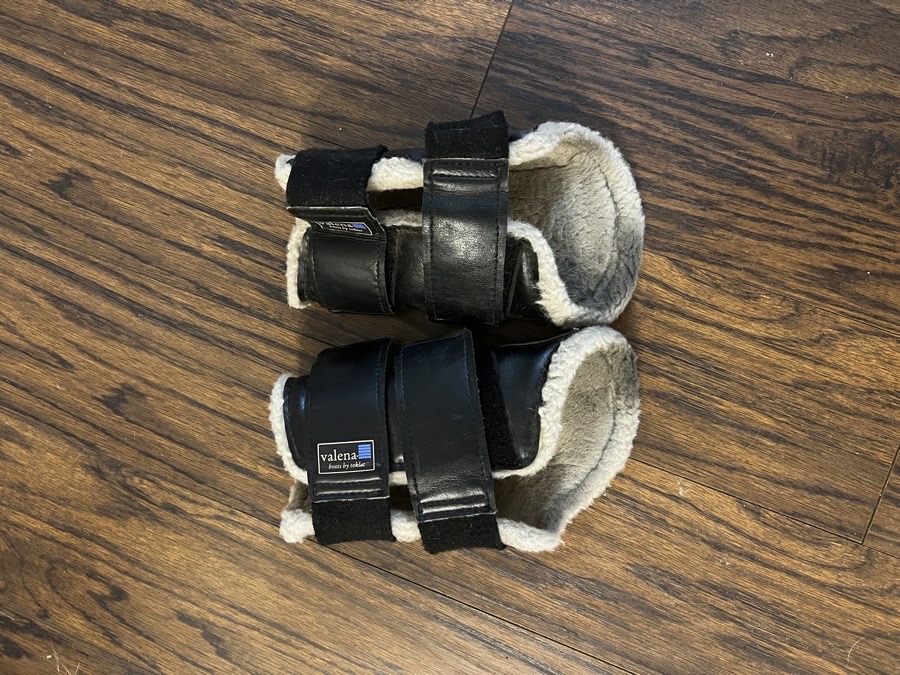 Tolkat Brushing Boots