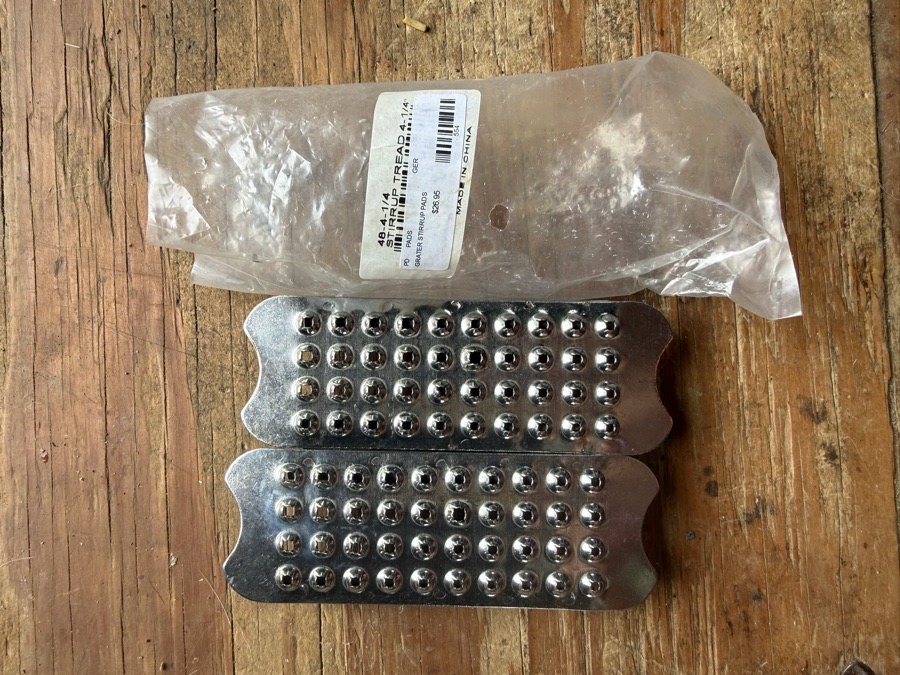 grater stirrup pads
