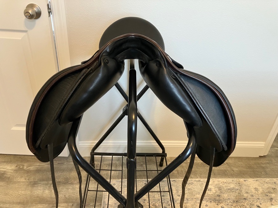 Sommer Esprit dressage saddle 