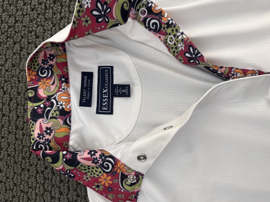 Size Small Essex classic short sleeve show shirt