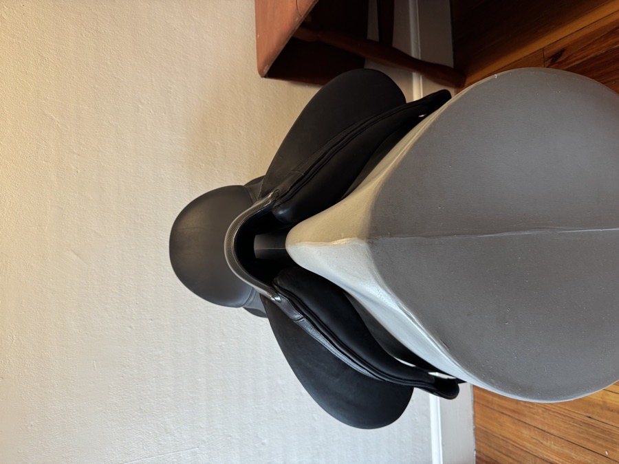 17.5” 2024 Devoucoux Makila Harmonie Dressage Saddle - 2A - Full Buffalo