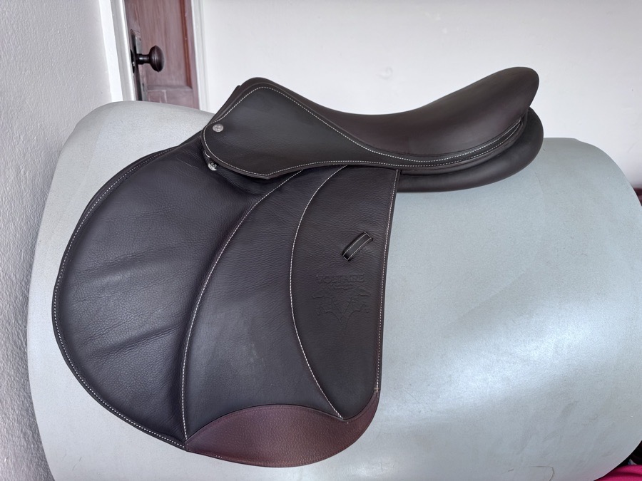 18” Voltaire Palm Beach PRO Saddle - 4AAA - Full Buffalo - MINT! 