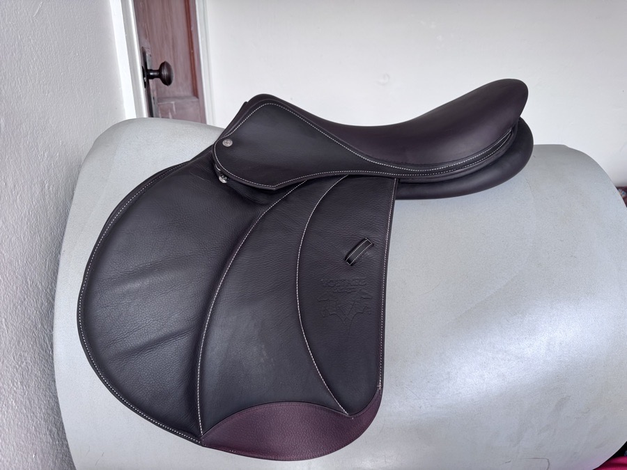 18” Voltaire Palm Beach PRO Saddle - 4AAA - Full Buffalo - MINT! 