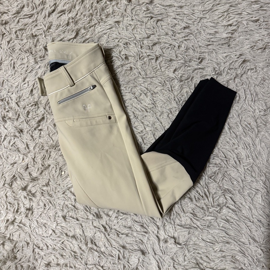 Women’s XS Tan Horse Pilot Knee Patch Horseback Riding Breeches. Good Condition.