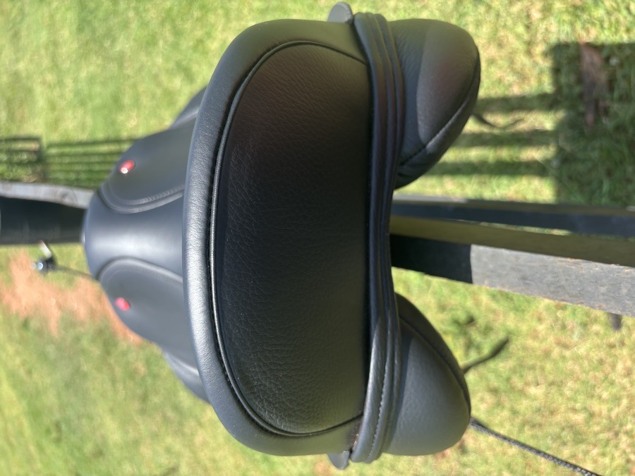 Thorowgood T8 Dressage Saddle