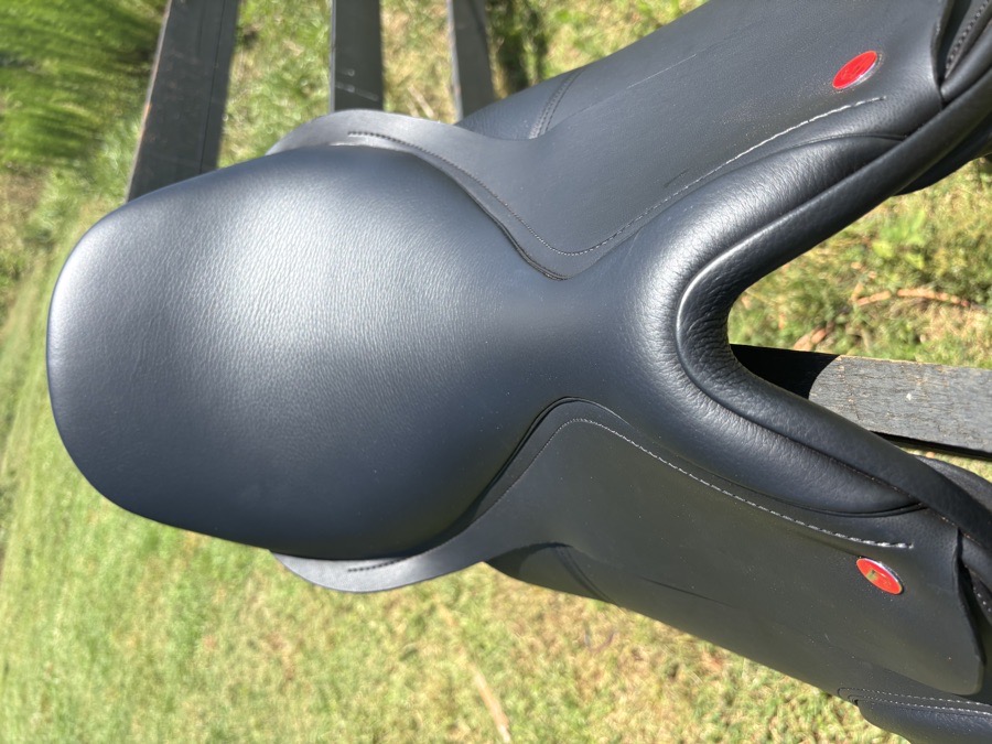 Thorowgood T8 Dressage Saddle