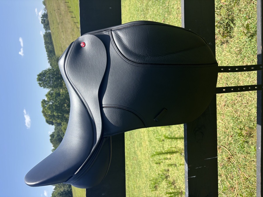 Thorowgood T8 Dressage Saddle