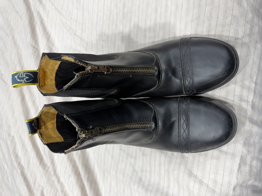 Big kid paddock Boots size 5